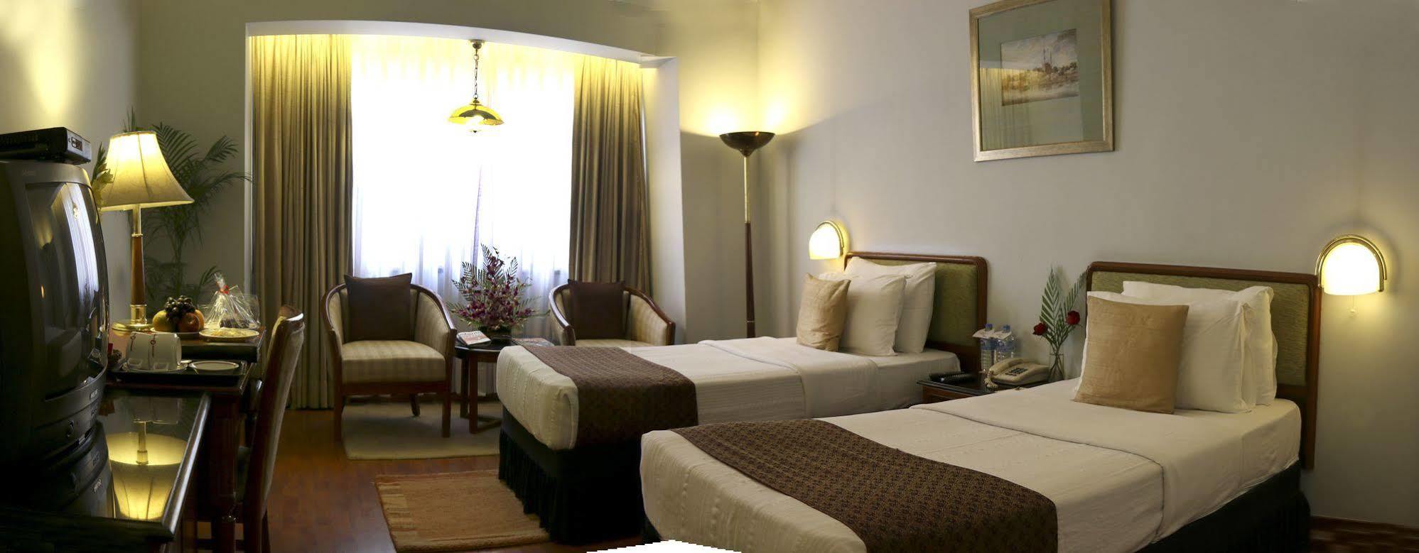 Hotel Clarks Varanasi Limited Exterior foto